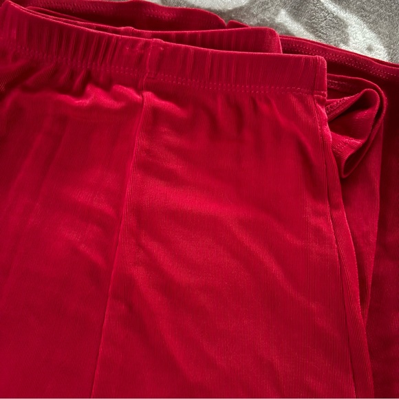 Chico's Travelers Pull On Slinky Red Skirt Size 3 - Picture 3 of 6